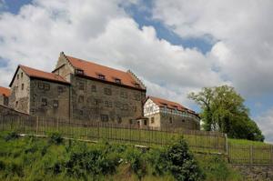 Akademie Burg Fürsteneck | Acryl, Aquarell, Bleistift, Collage, Exkursion, Fotografie - digital, Gips, Holzbearbeitung, Intuition, intuitives Zeichnen, Kohle, kreatives Schreiben, Kreide, Mischtechnik / Mixed Media, Öl, Papier, Pastellkreide, Radierung, Steinbildhauerei, Ton, Tusche, Zeichnen Akademie Burg Fürsteneck | Acryl, Aquarell, Bleistift, Collage, Exkursion, Fotografie - digital, Gips, Holzbearbeitung, Intuition, intuitives Zeichnen, Kohle, kreatives Schreiben, Kreide, Mischtechnik / Mixed Media, Öl, Papier, Pastellkreide, Radierung, Steinbildhauerei, Ton, Tusche, Zeichnen